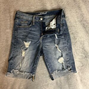 Universal Thread High Rise Bermuda size 2/26R